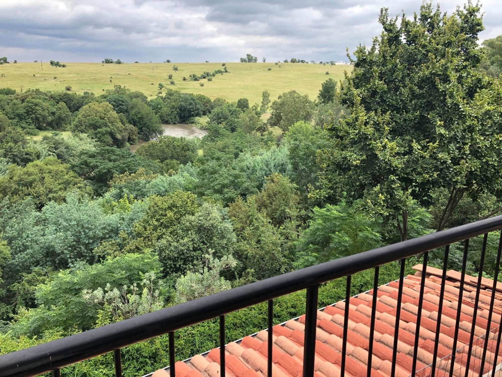 Hills And Dales Accommodation Lanseria Luaran gambar