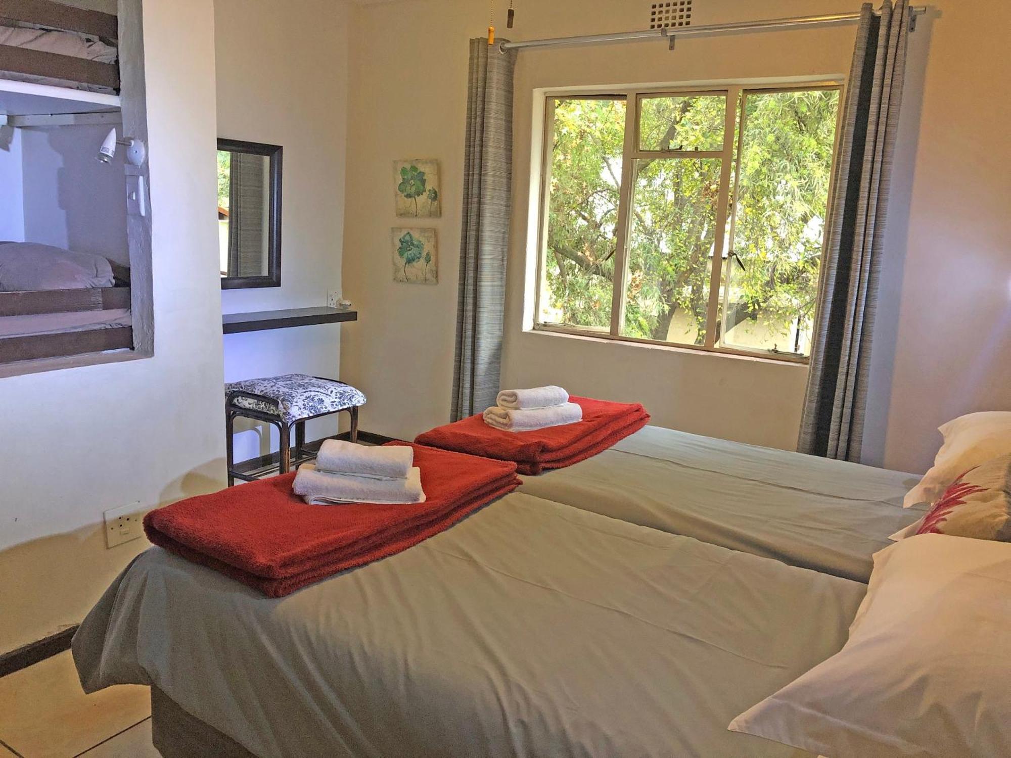 Hills And Dales Accommodation Lanseria Luaran gambar