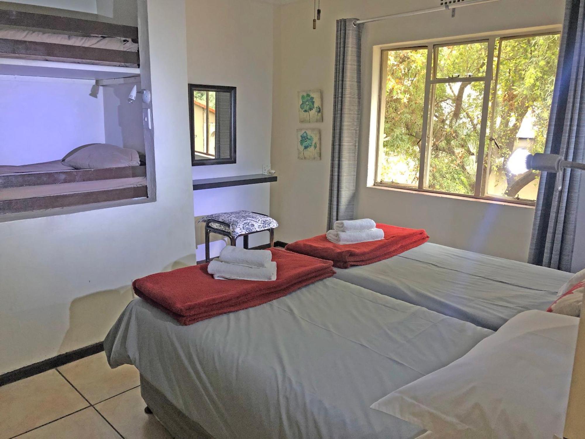 Hills And Dales Accommodation Lanseria Luaran gambar